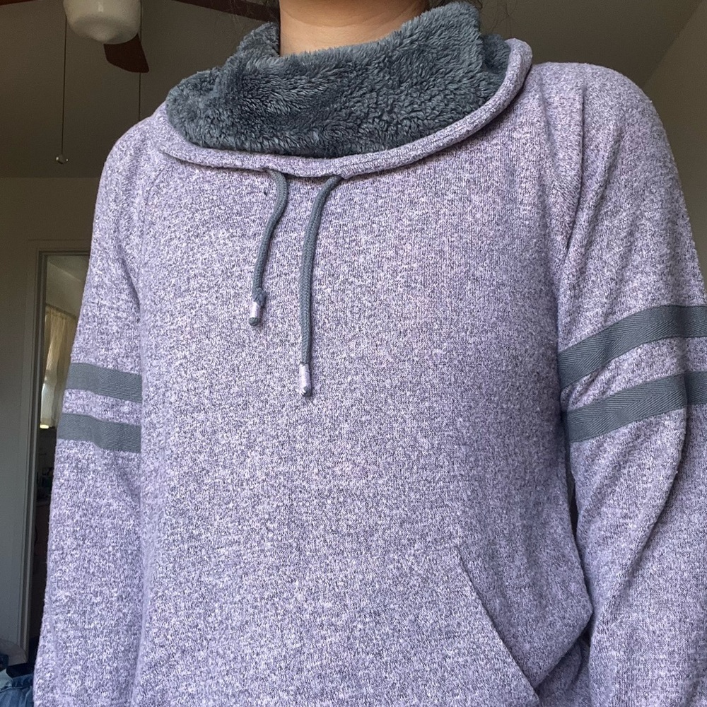 Ultra Flirt- sweatshirt with fuzzy neck